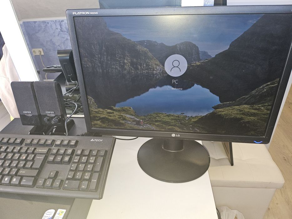 Компютър с монитор LG