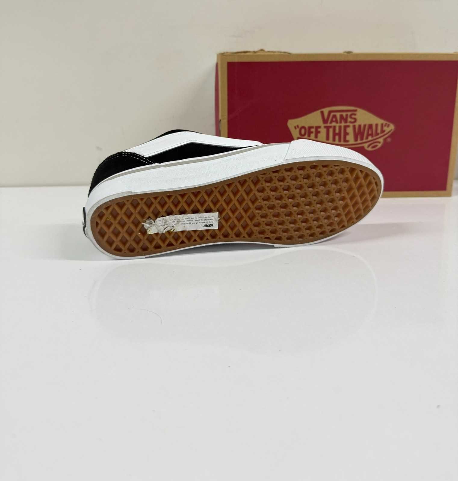 Vans Knu Skool Black and White