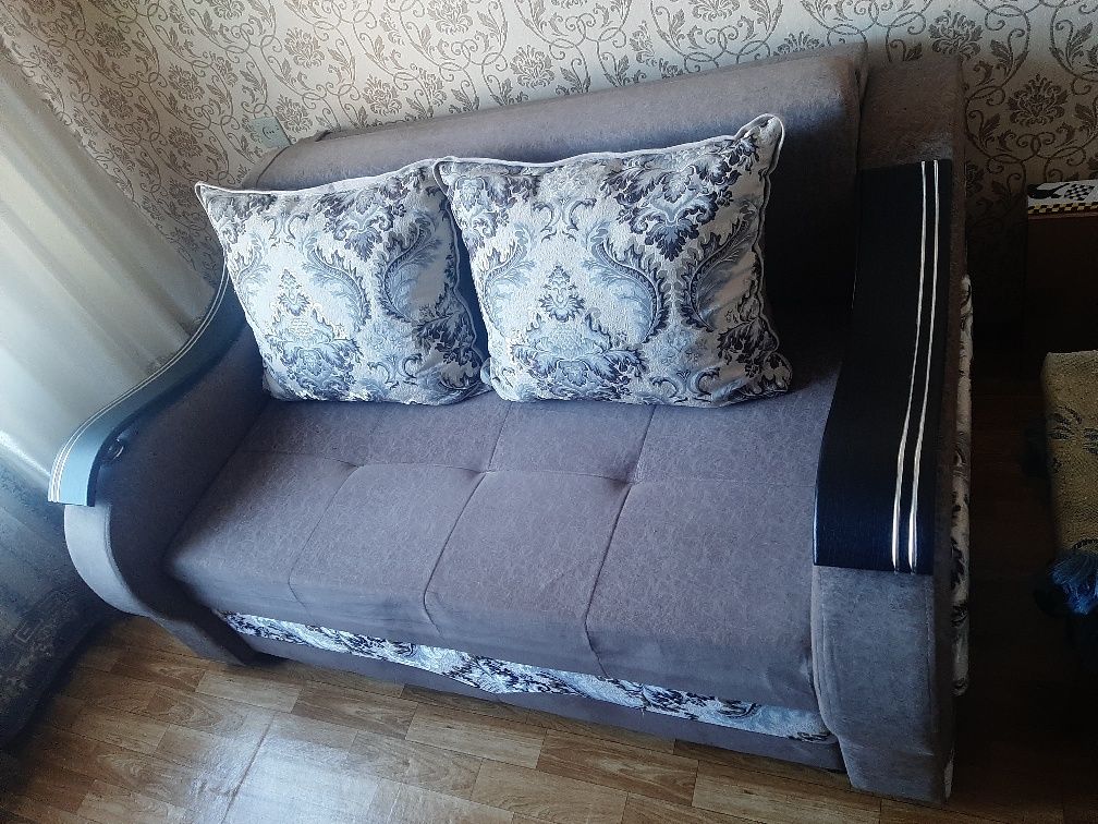 Диван прямой с подушкой