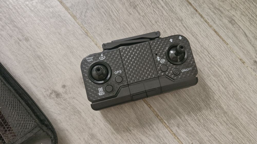 Dronă cu telecomandă