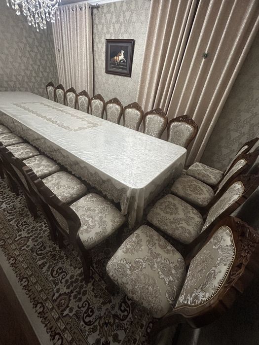 Стол и стулья өте жақсы сапада