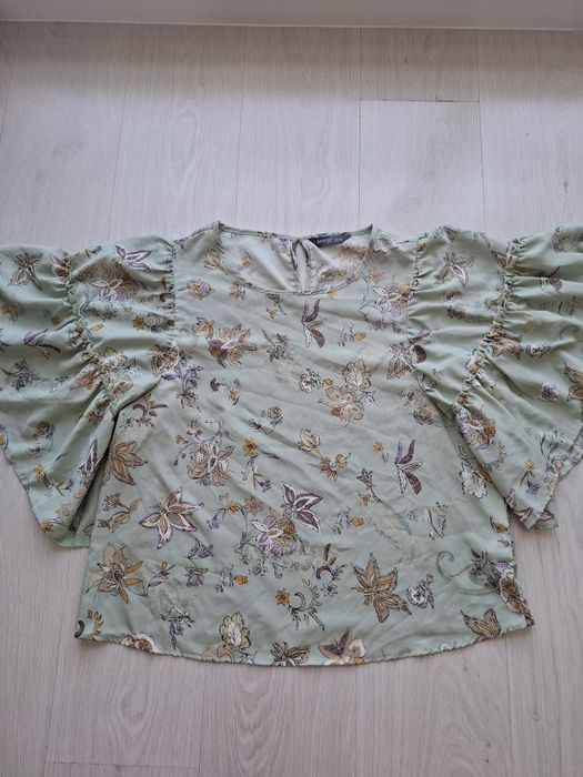 Продаётся блузка новая , японский шёлк,  состояние отличное