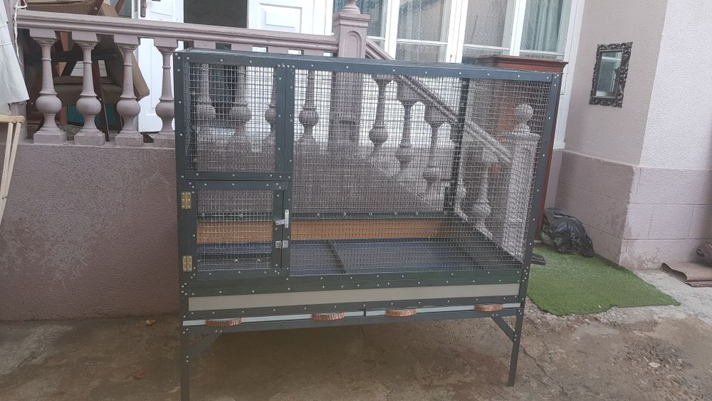 Продаеться  новая  клетка  для  животных   папугаев   белок