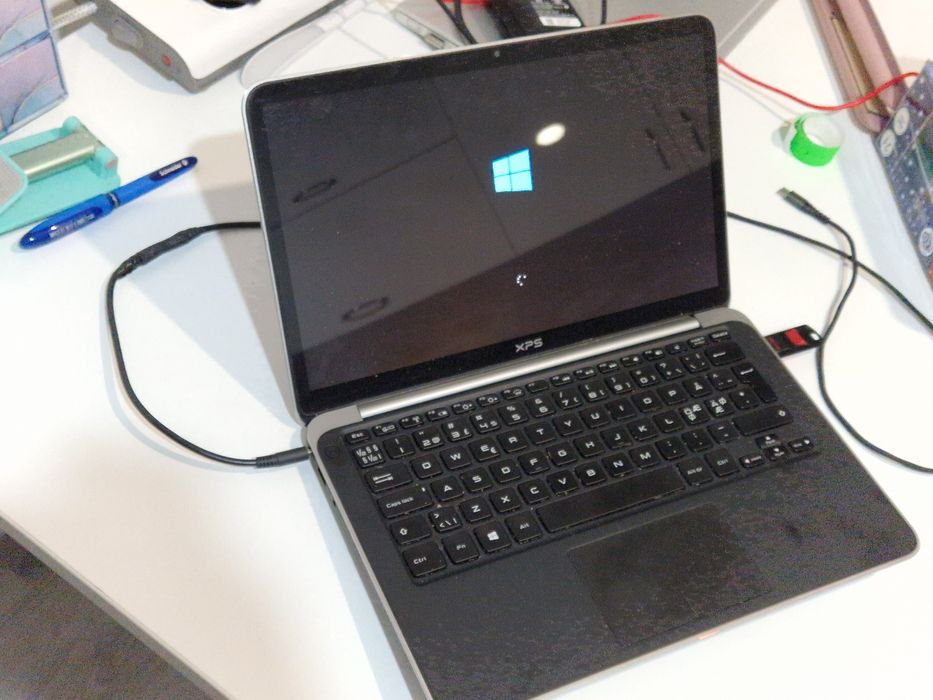 Laptop Dell 13 inch  8G Ram, Ssd - 256, -i5 ,funcțional la priza