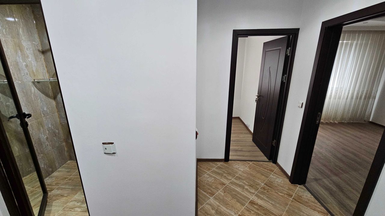 Дава се под наем Двустаен апартамент в Разград, Орел - 62 кв.м за 255 € - Снимка #1