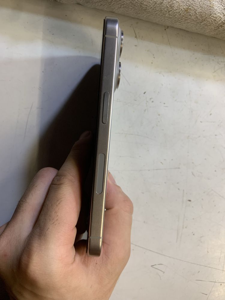 iPhone 15 pro 128gb Titanium