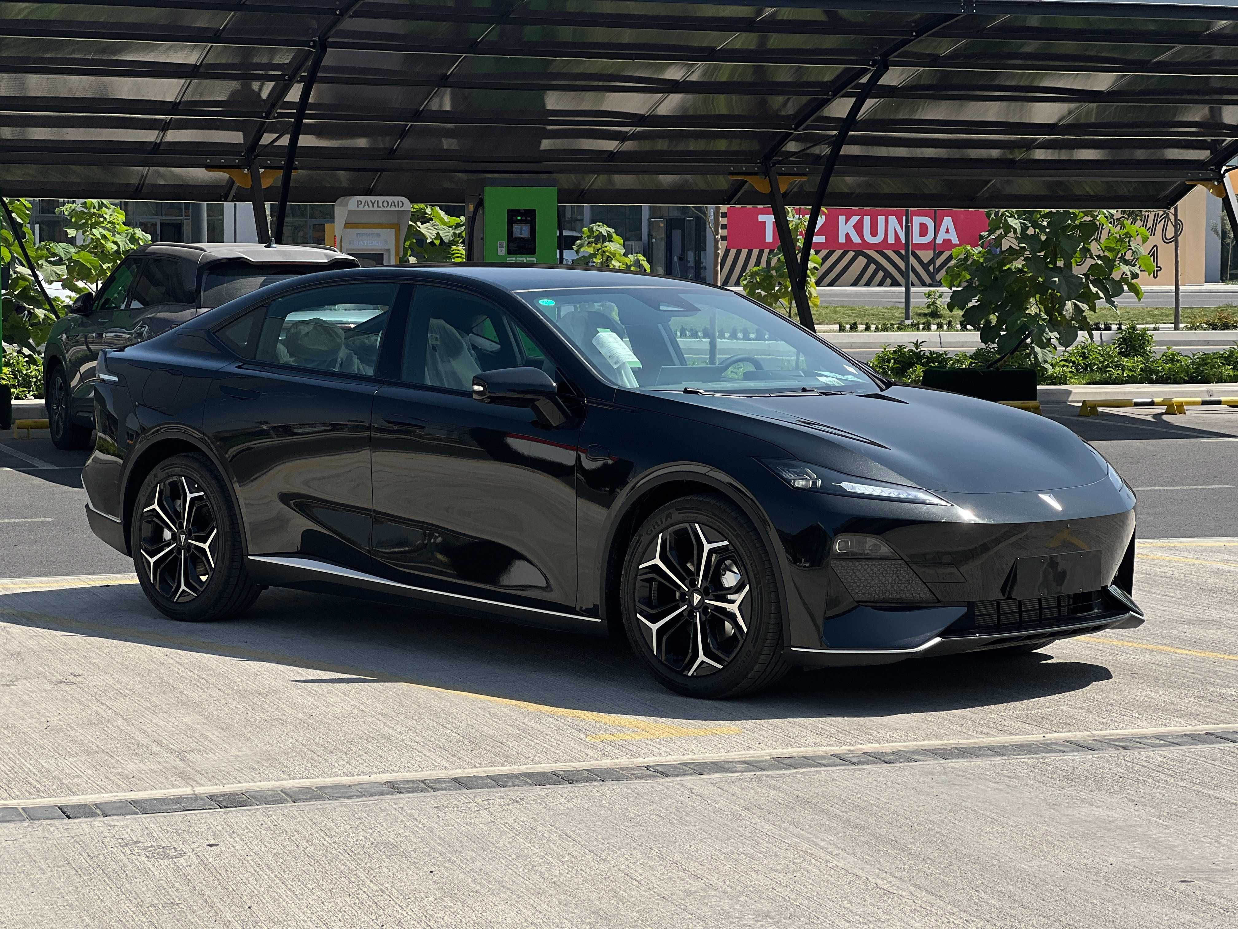 BYD o'rniga Italiyancha dizaynga ega Deepal SL03, rasmiy dilerdan 2024
