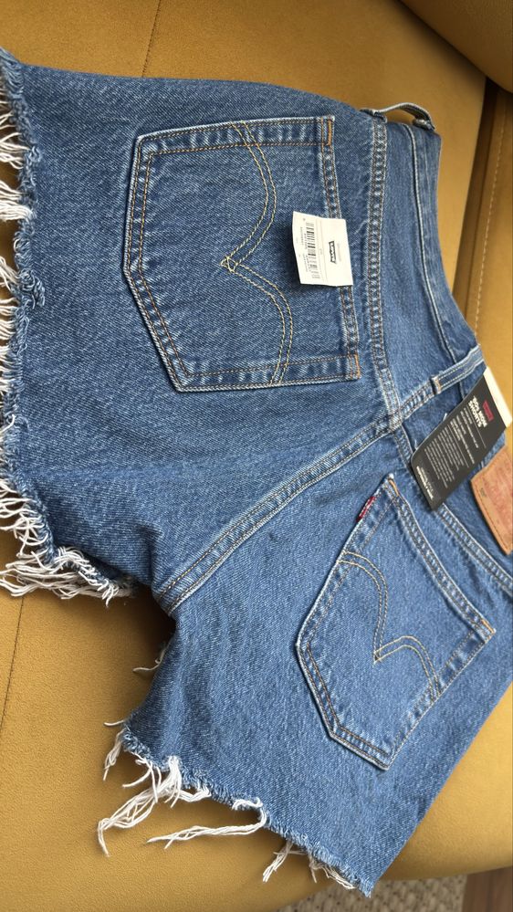 Levis дамски къси панталонки 28
