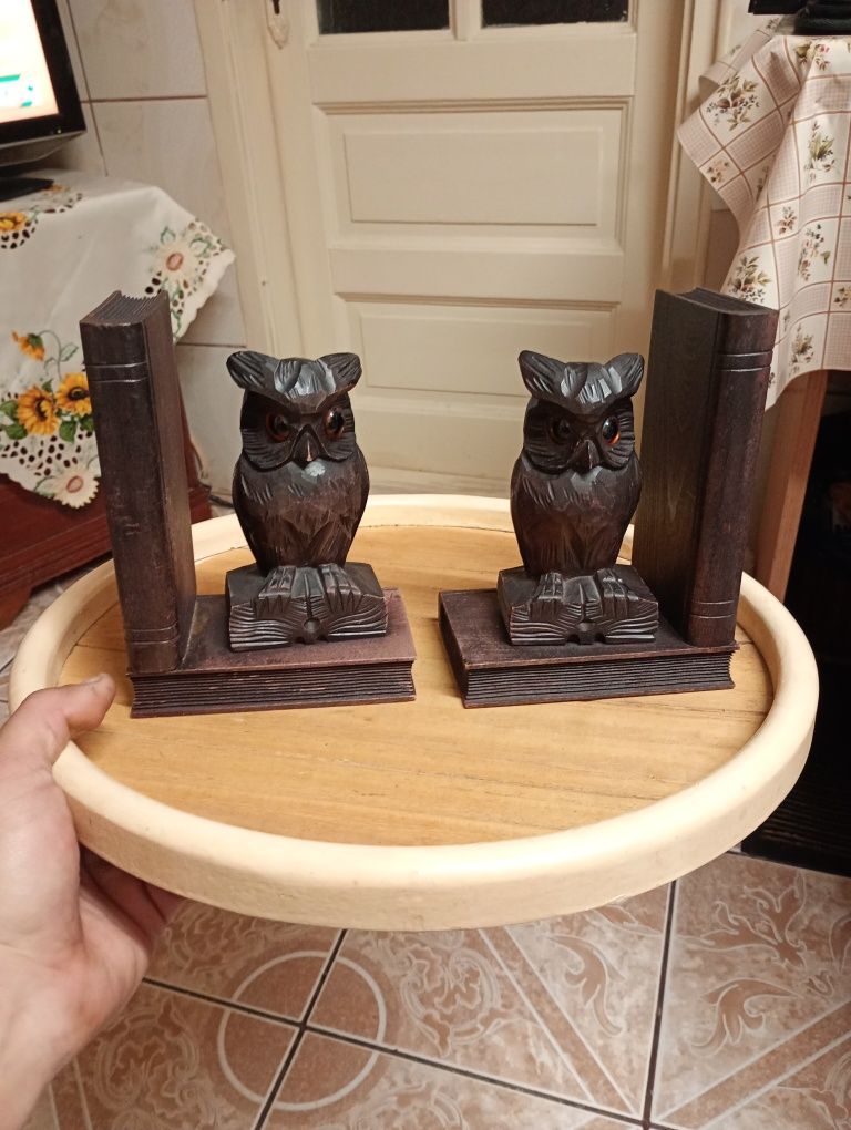 Suport de carti, sculptate din lemn cu ochii de sticla