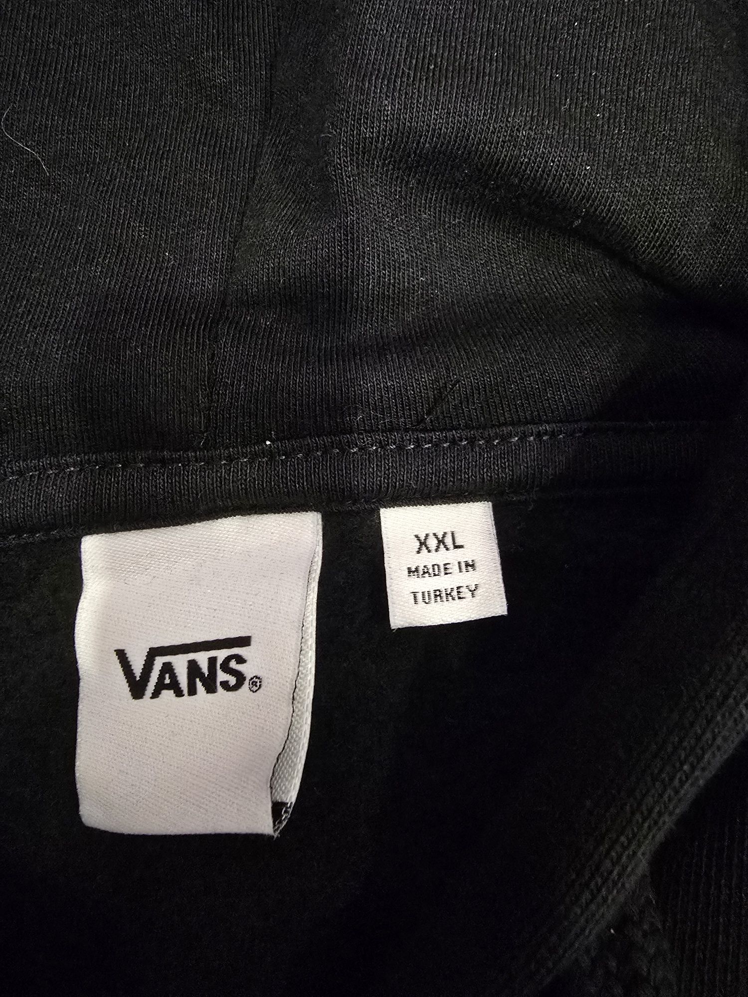 Продавам оригинален суичър Vans