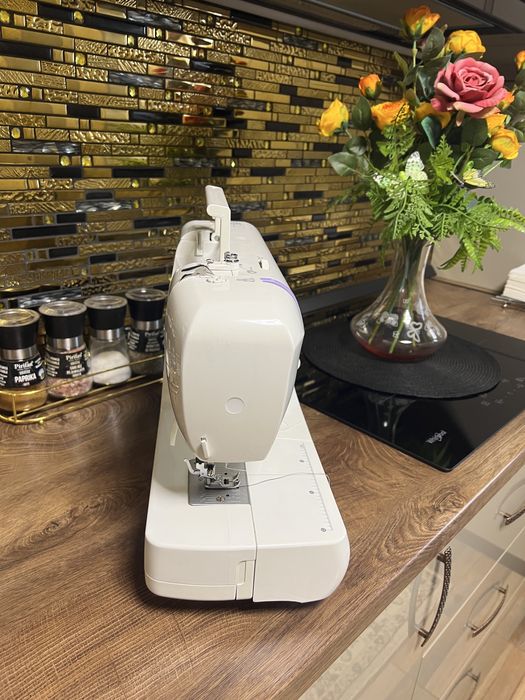 Masina de cusut portabilă electrică