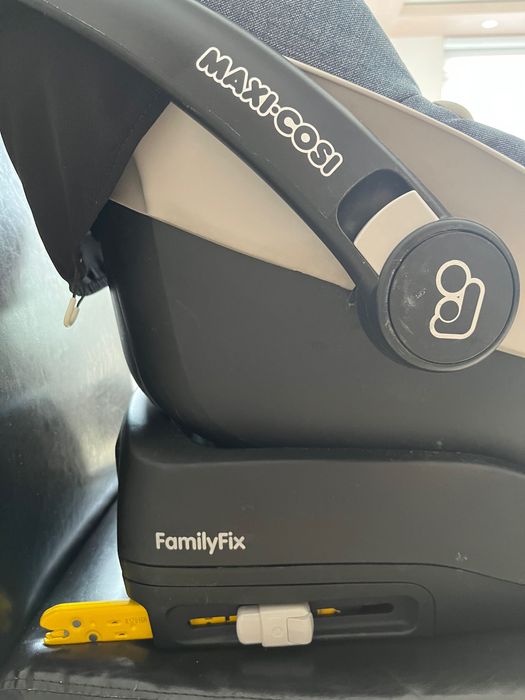 Столче  за кола Maxi Cosi с база