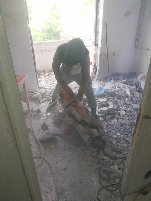 Evacuare și debarasare mobilier deseuri, curte subsoluri  etc.