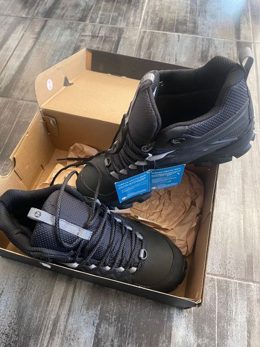 Продавам обувки Merrell