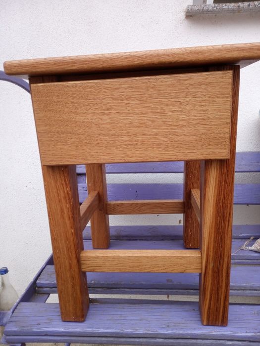 Vând tabureti din lemn masiv