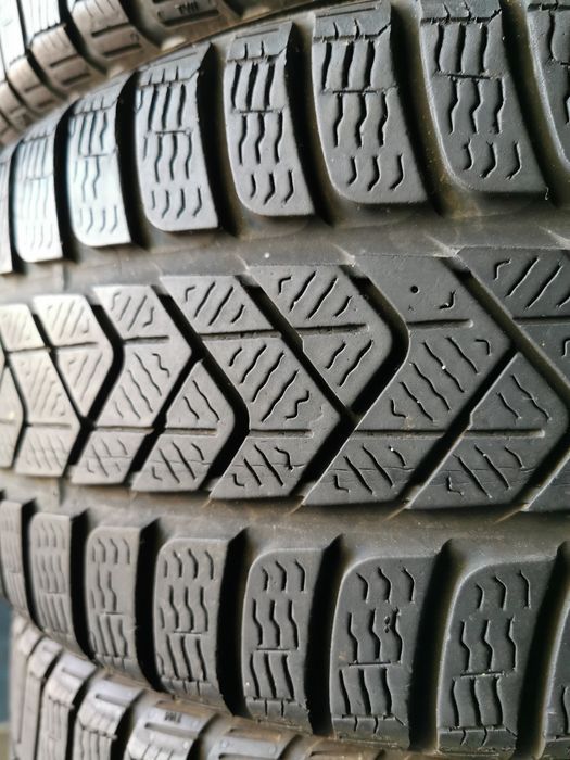 215 45 17 anvelope de iarna Pirelli