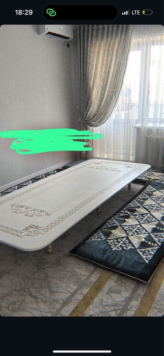 Стол для гостиной, большой