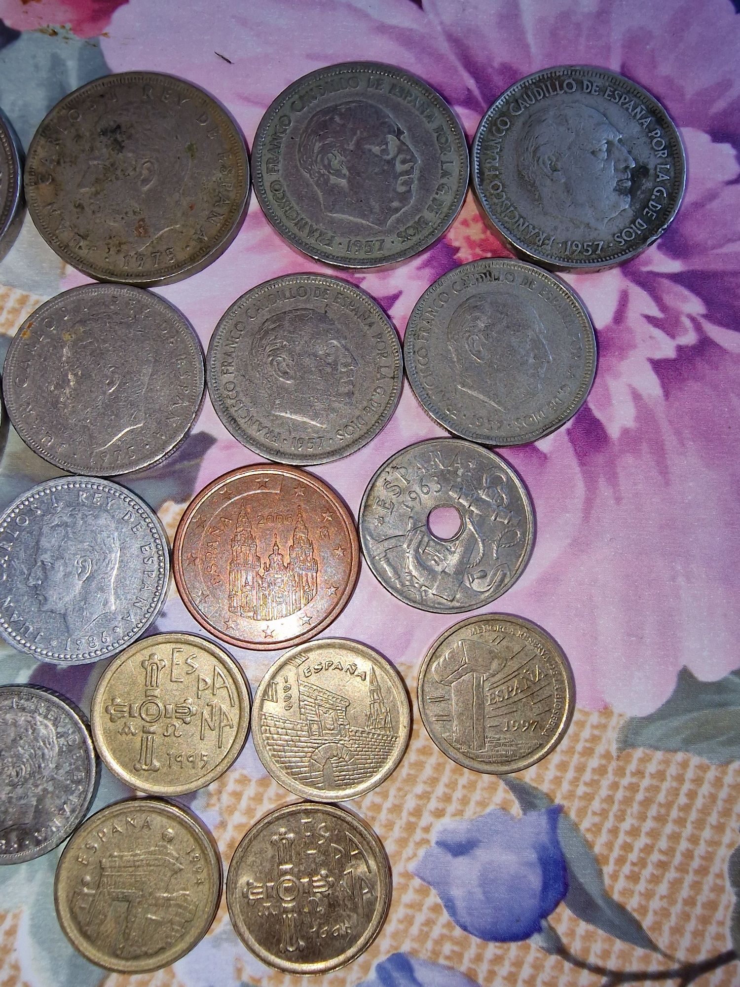 Vând monede din Spania