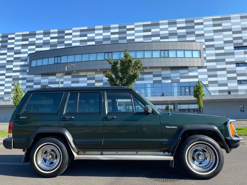 Jeep Cherokee model SUA