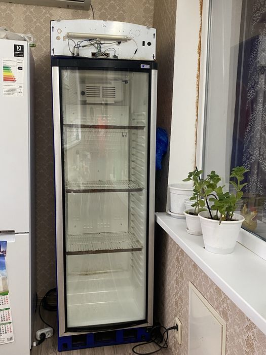 Продаю холодильник для напитков в отличном состоянии. Б/у но работает