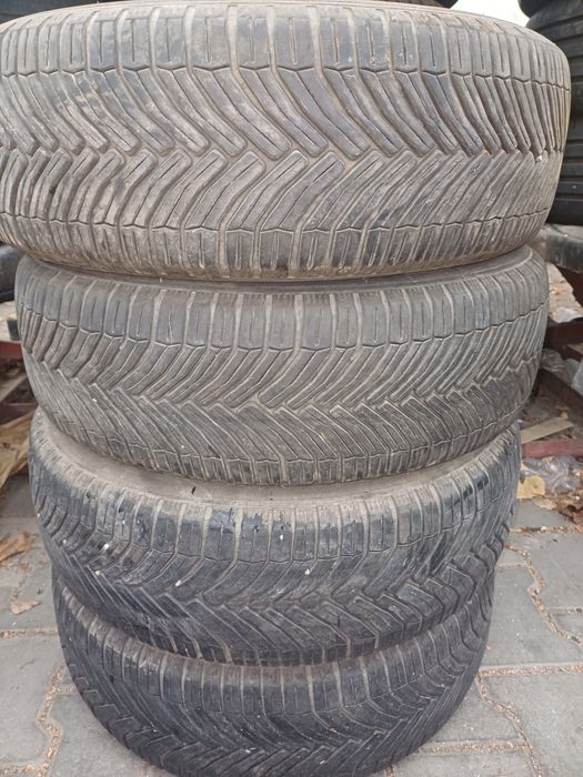 De vânzare 4 anvelope iarna Michelin 195 65 15 și semperit 215 65 16