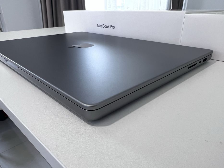 Macbook Pro 16, M1 Max, 1 Tera, 64 GB, Baterie 100% Nou 28 cicluri