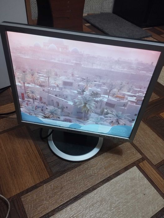 Продам на запчасти монитор Samsung
