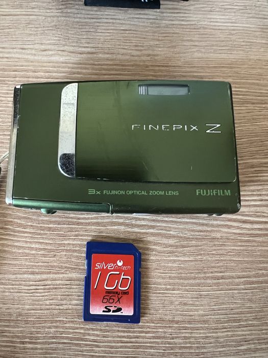 Фотоапарат Fujifilm Finepix, 7,2 Mp (+подаръци)