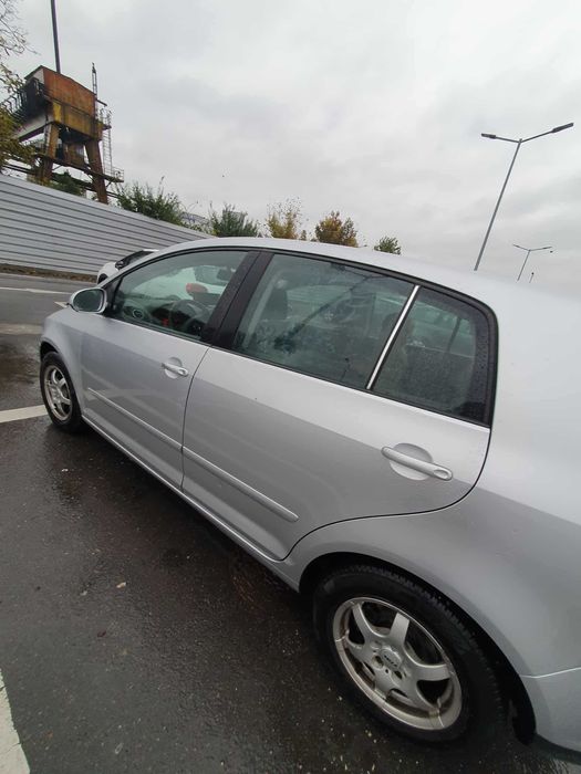 Vând golf 5 plus 2005 1.6 fsi