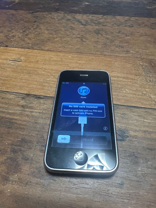 iPhone 3g 8GB иска активация
