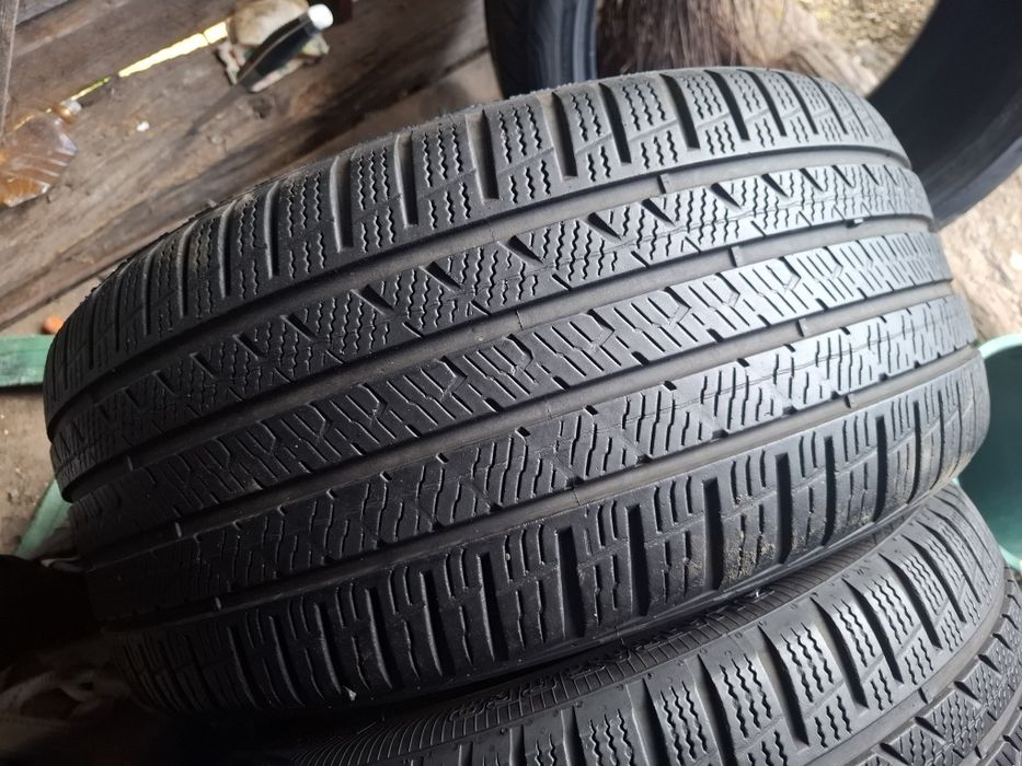 Vand 2 anvelope 225 40 18 bune de iarna dot 2023
