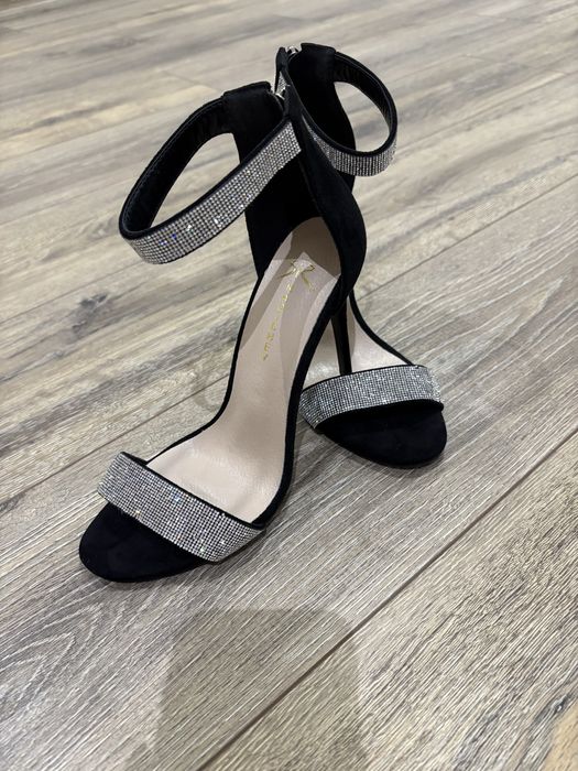 Елегантни сандали RADICHEV