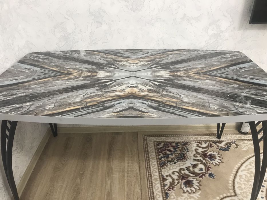 Продам кухонный стол абсолютно новый. Цена 50000 тенге.