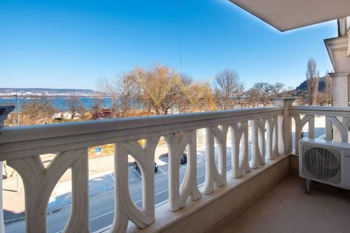 Дава се под наем Тристаен апартамент в Варна, Аспарухово - 99 кв.м за 1200 € - Снимка #11