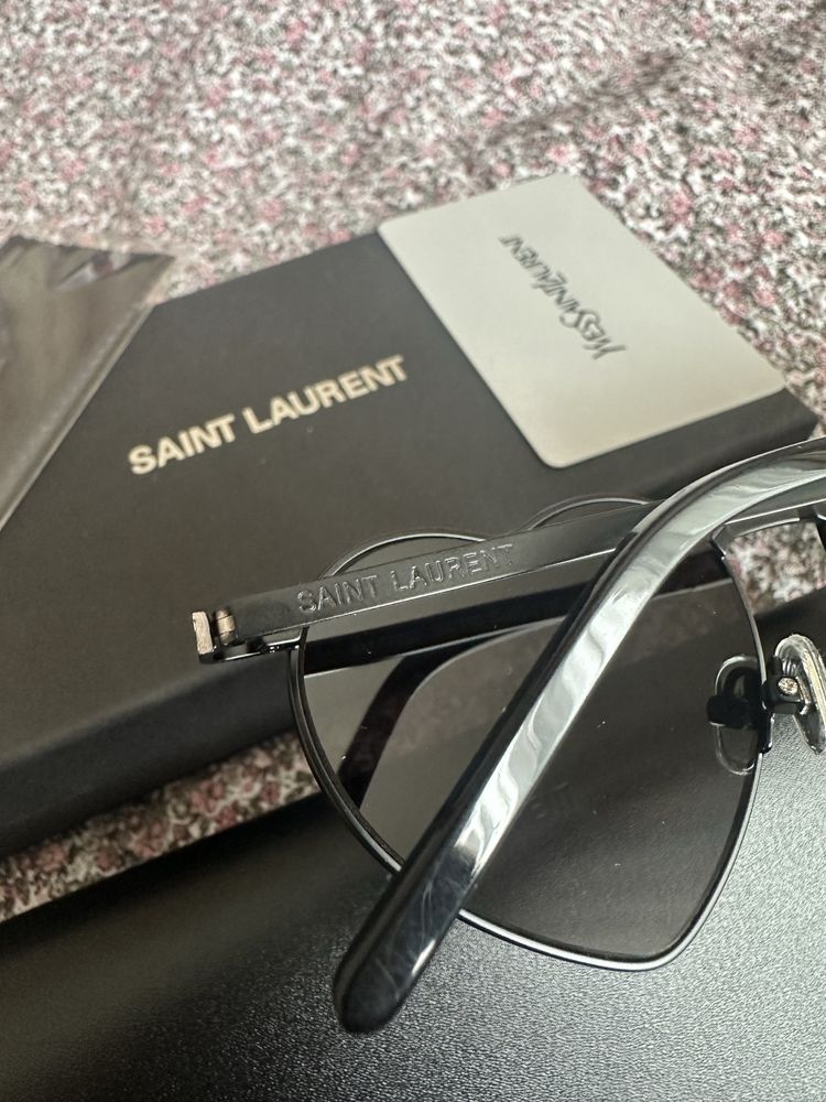 Чисто нови слънчеви очила на Saint Laurent heart