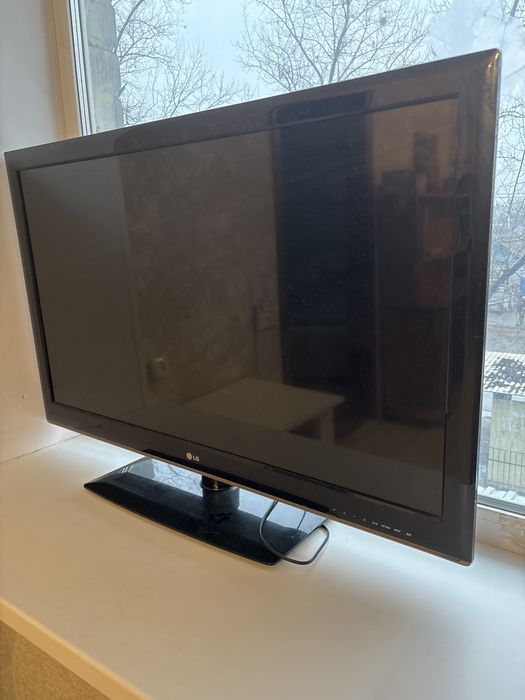 Телевизор LG большой