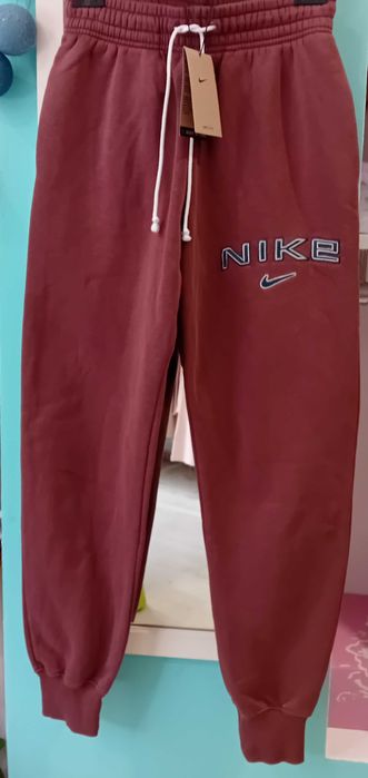 Долнище в шоколадов цвят NIKE
