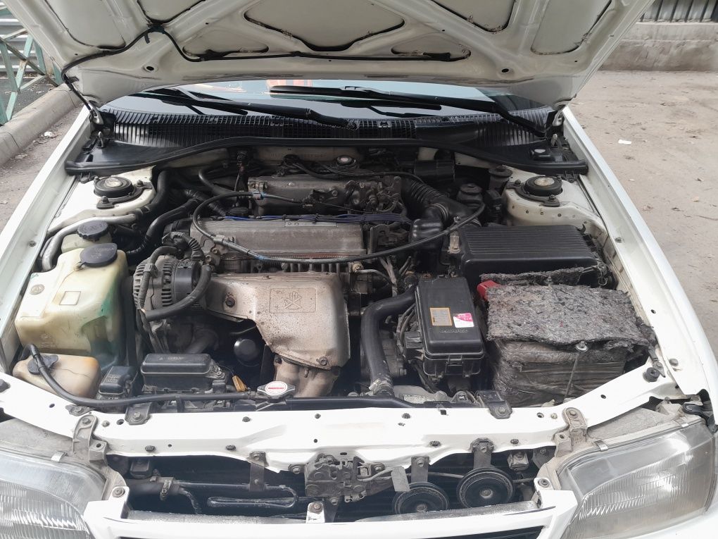 Toyota Carina E, 1995 года.