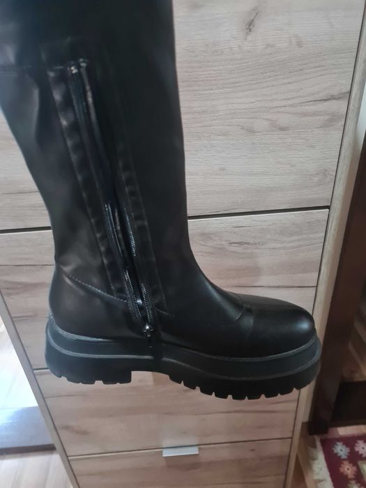 Cizme lungi cu fermoar marimea 40