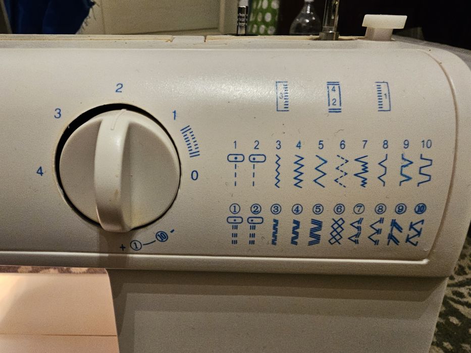 Masina de cusut noua neutilizata AEG 790 cu 23 de cusaturi