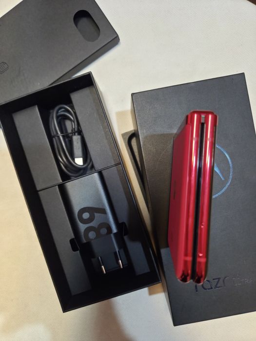 Vând Motorola Razr 40 Ultra 256 GB