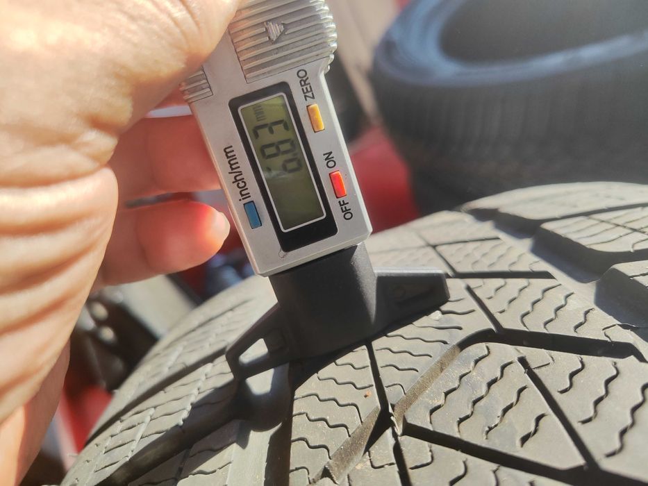 2бр. зимни гуми 255/35/19 Pirelli