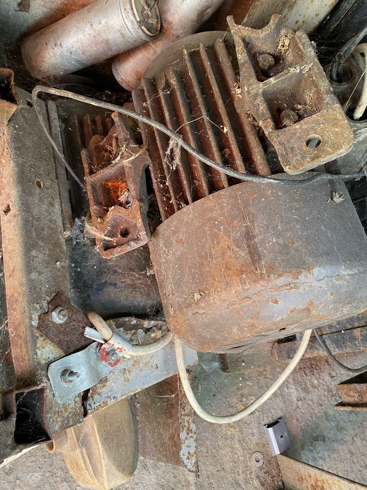 Abrig pentru lemne si 2 motoare electrice