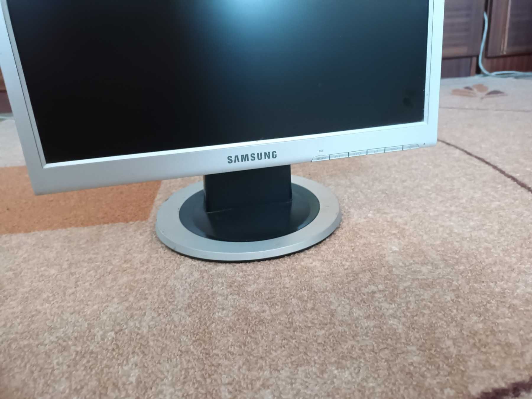 Монитор Samsung SyncMaster 710N.