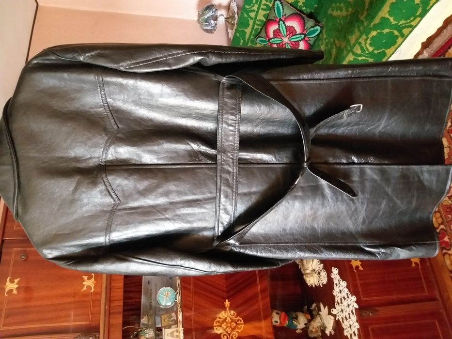 Vând haina piele barbateasca.