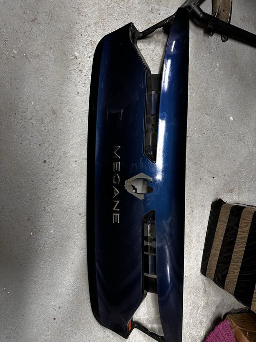 Ornament portbagaj renault megane 4 sedan.