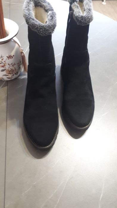 Продам женские полусапожки, размер 40. Б/у в отличном состочнии. Теплы