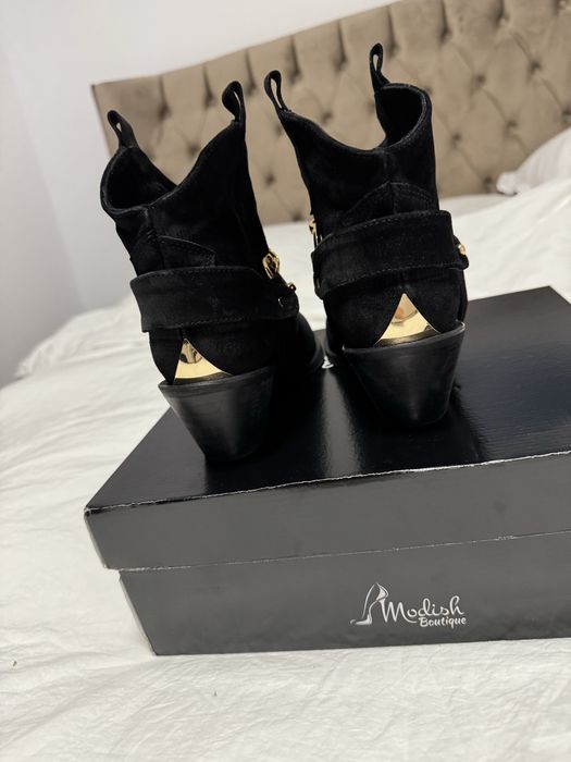 Vand ciocate piele intorsa Modish