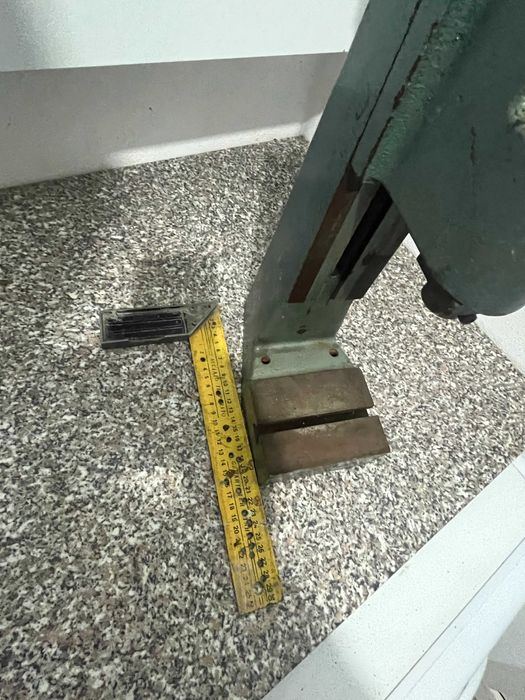 Presa industriala manuala  Schmidt, de mici dimensiuni