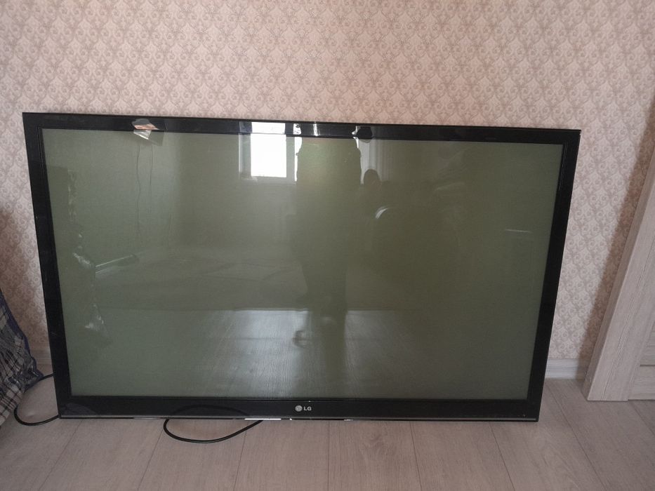 Продам телевизор на запчасти.